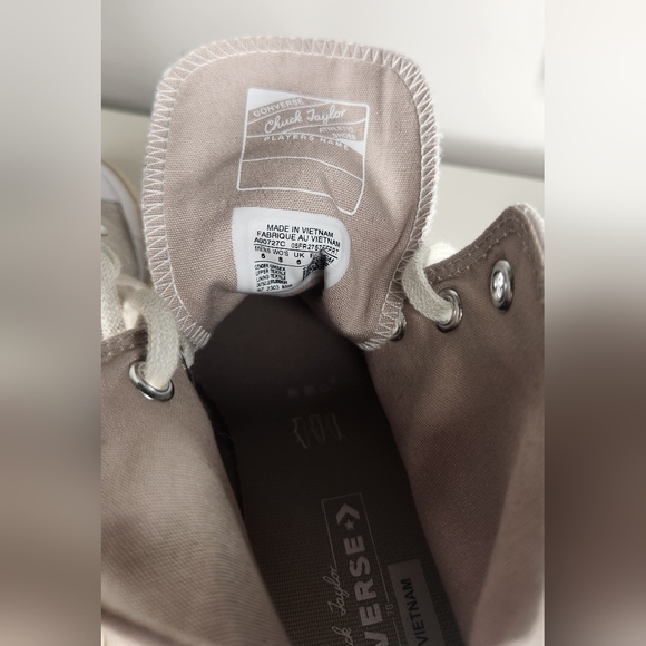 Women's size 8 Converse Chuck Taylor - Picture 5 of 9